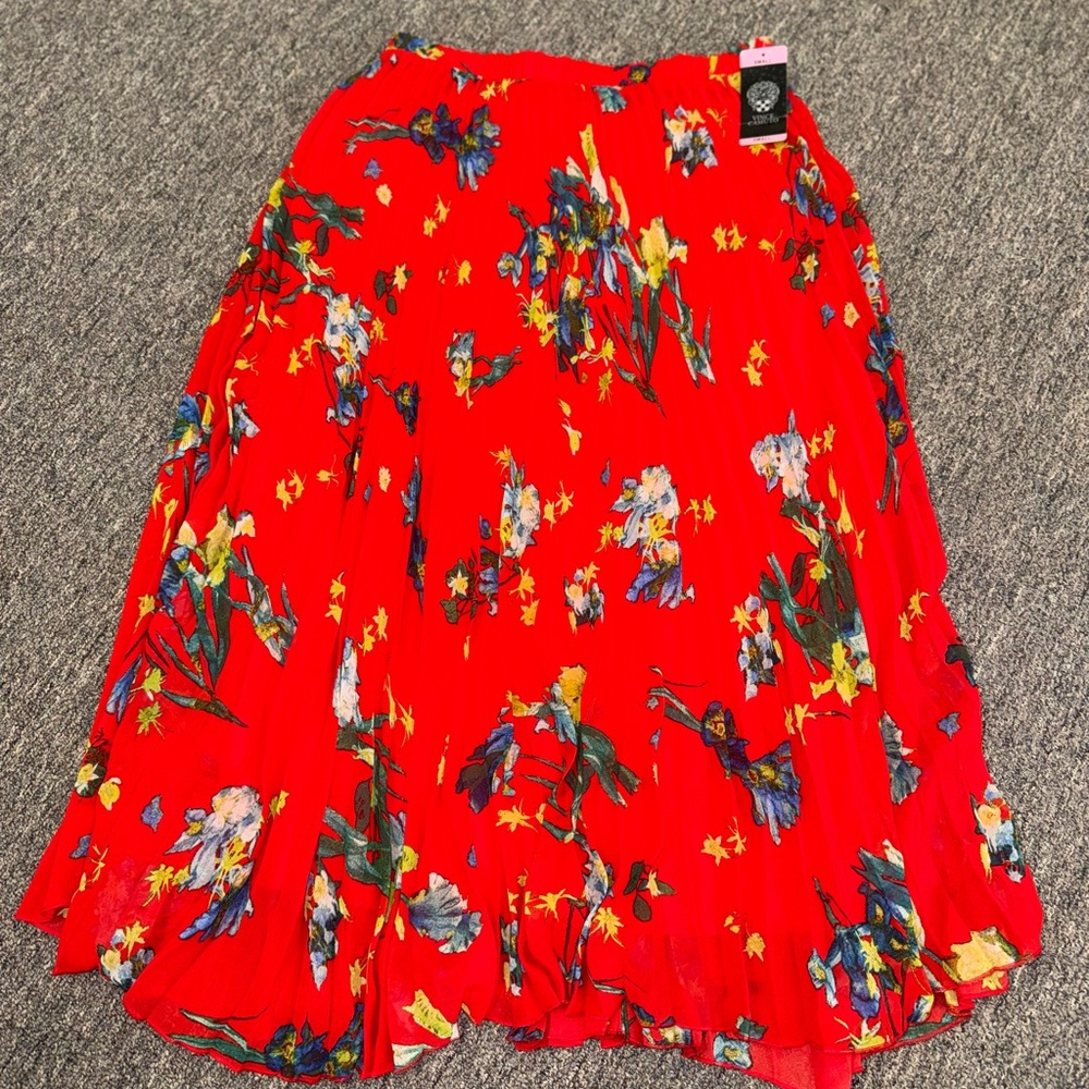 NWT Vince Camuto (Small) Brand New Red Floral Ribbed Flowy Maxi Skirt